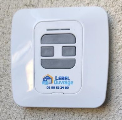 Télécommande unique pour portail et porte de garage